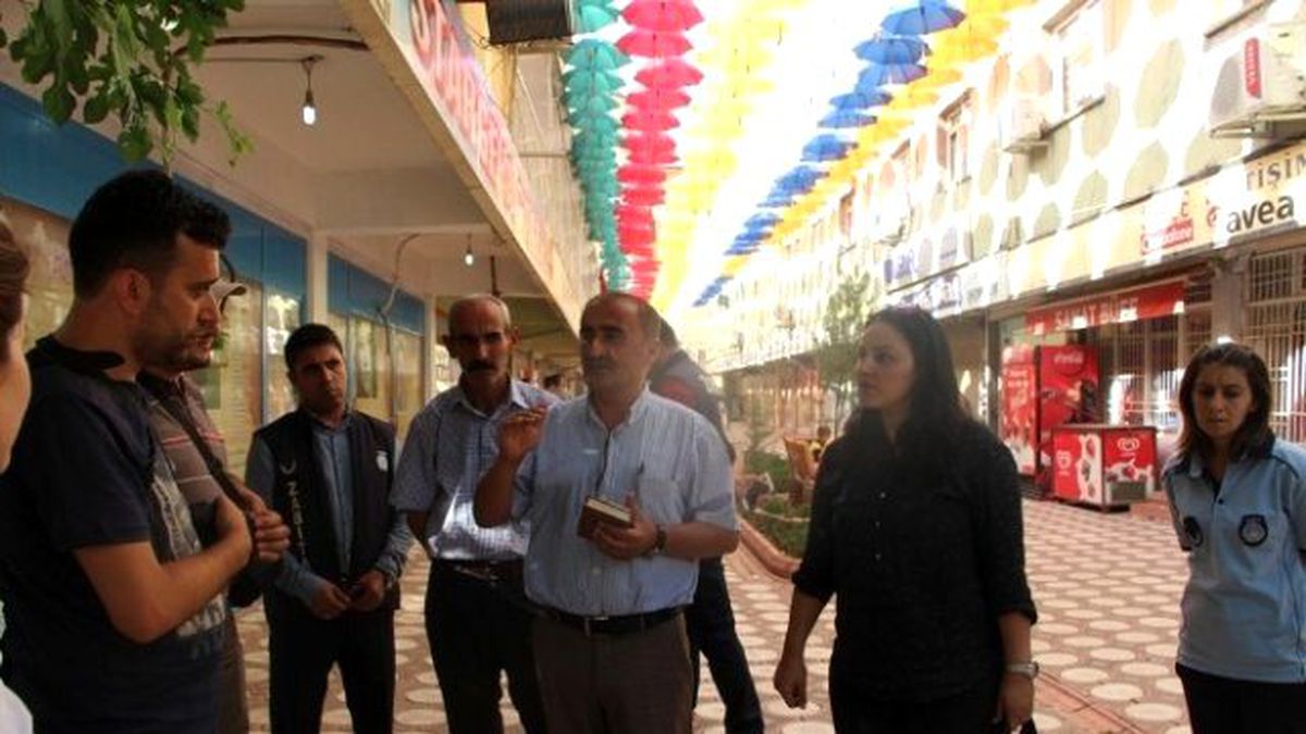 Silopi\'de Sanat Sokağı Şemsiyeler ile Süslendi
