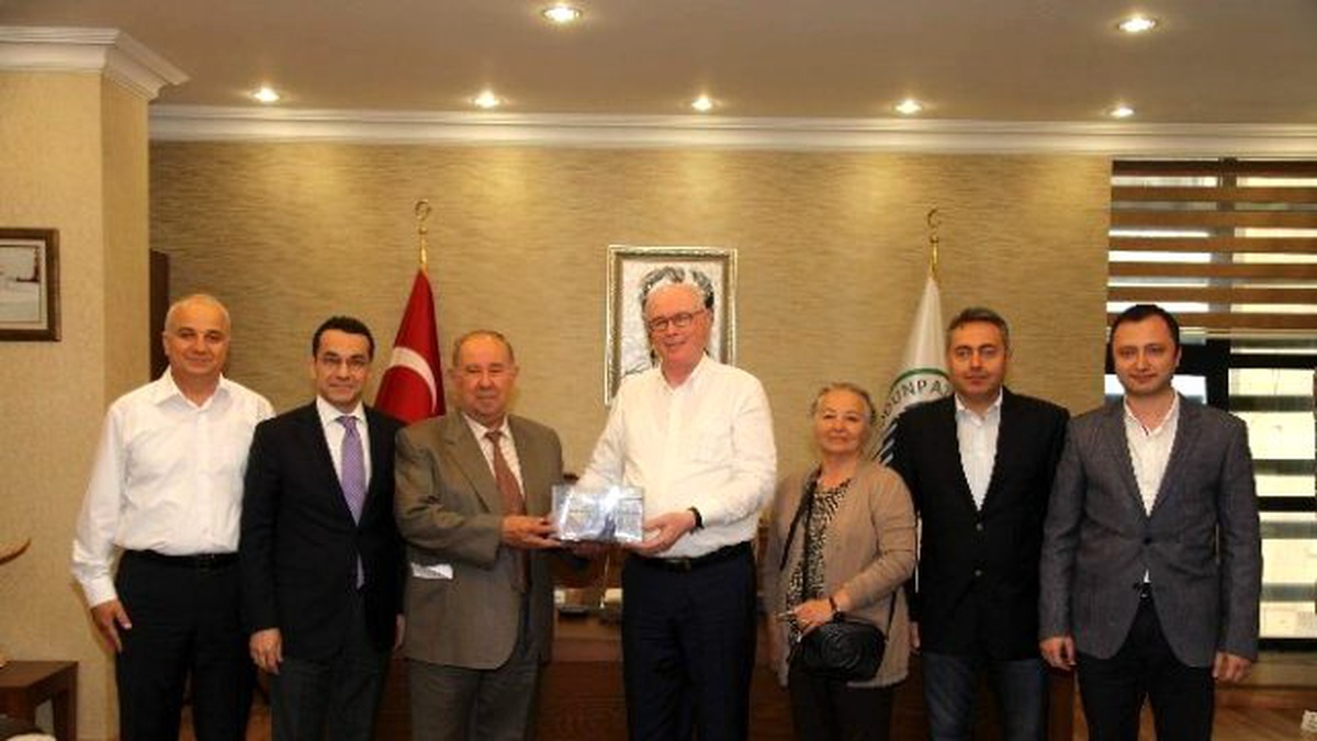 Sivrihisar Eğitim Kültür ve Dayanışma Vakfı Üyeleri Başkan Kurt\'la Buluştu