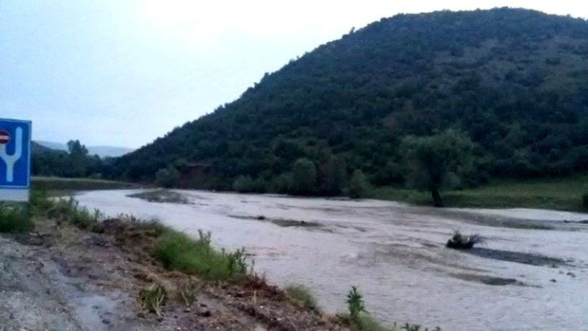 Tavşanlı\'da Dere Taştı