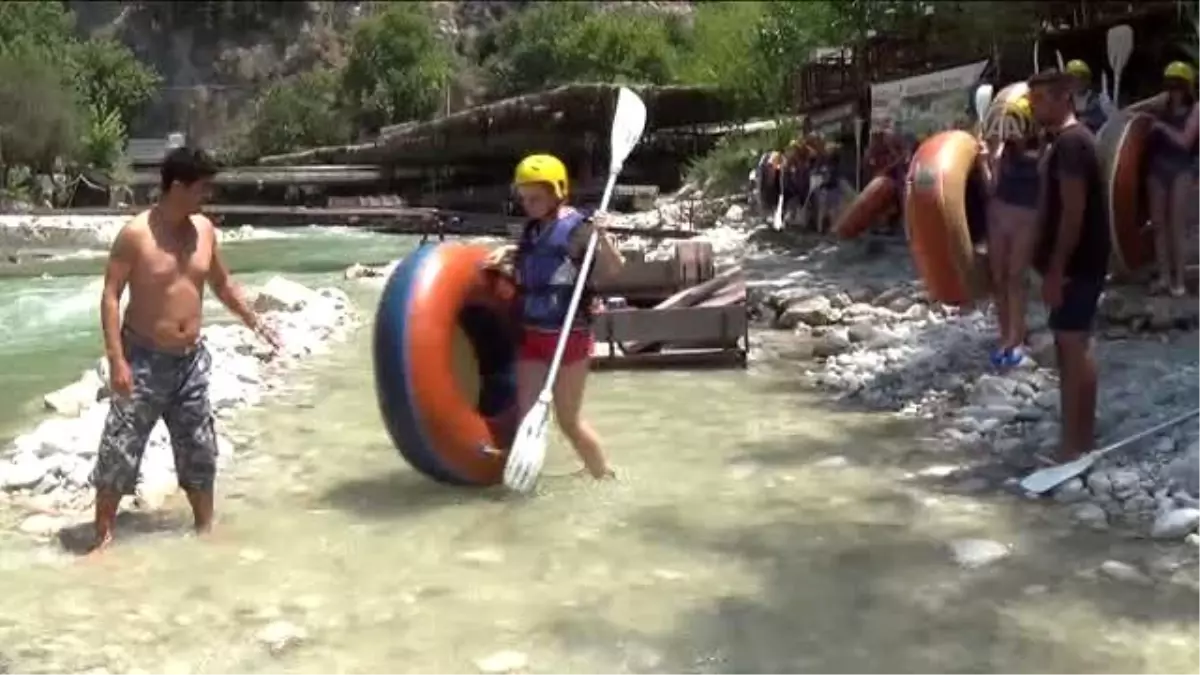 Turistlerin Rafting Keyfi