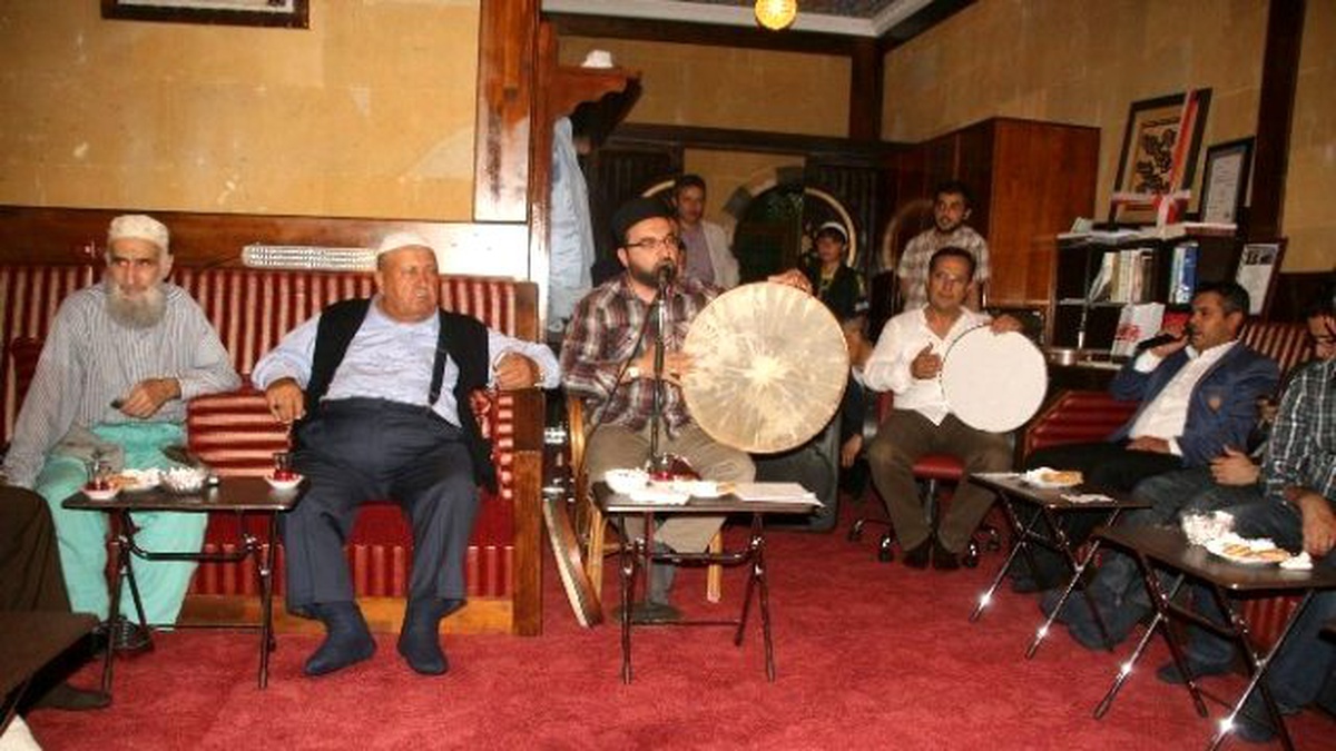 Yozgat Bilal Şahin Külliyesinde Teravih Sonrası Dini Sohbet Programı Yoğun İlgi Görüyor