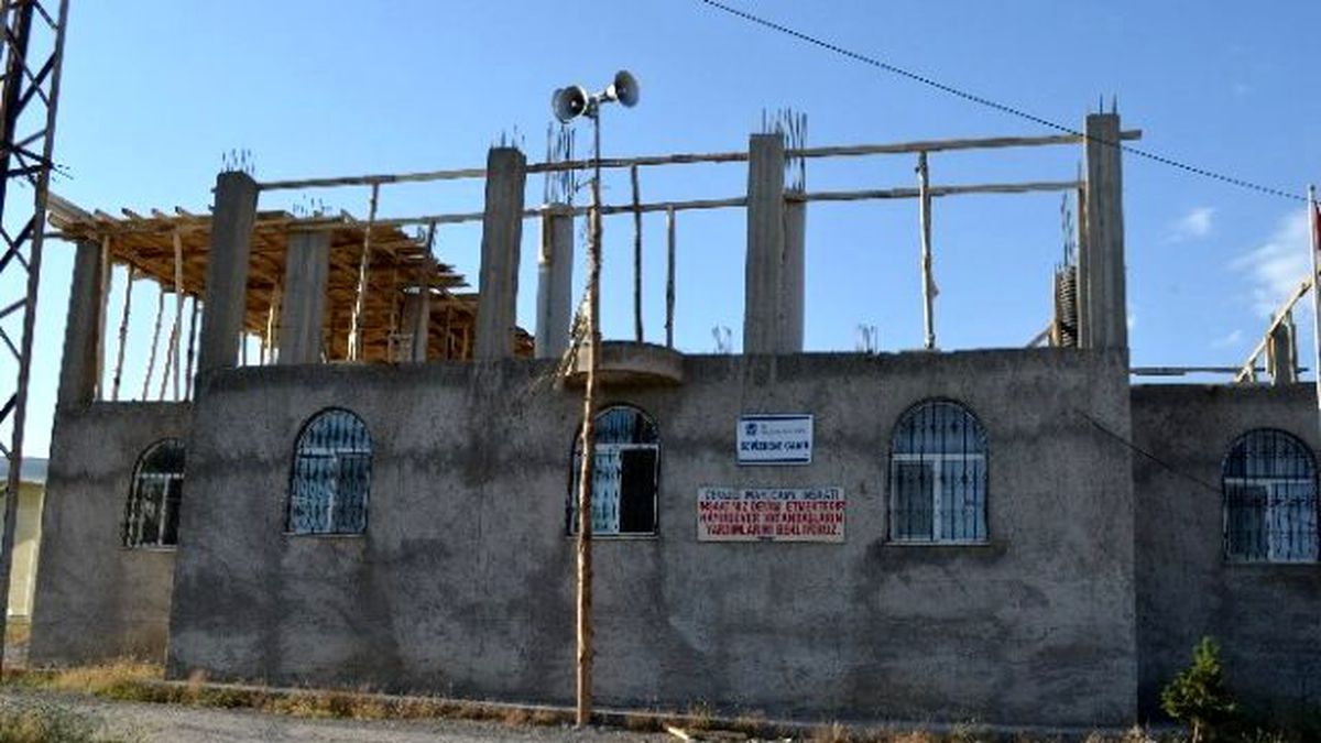 Adilcevaz\'da Yarım Kalan Cami Yardım Bekliyor