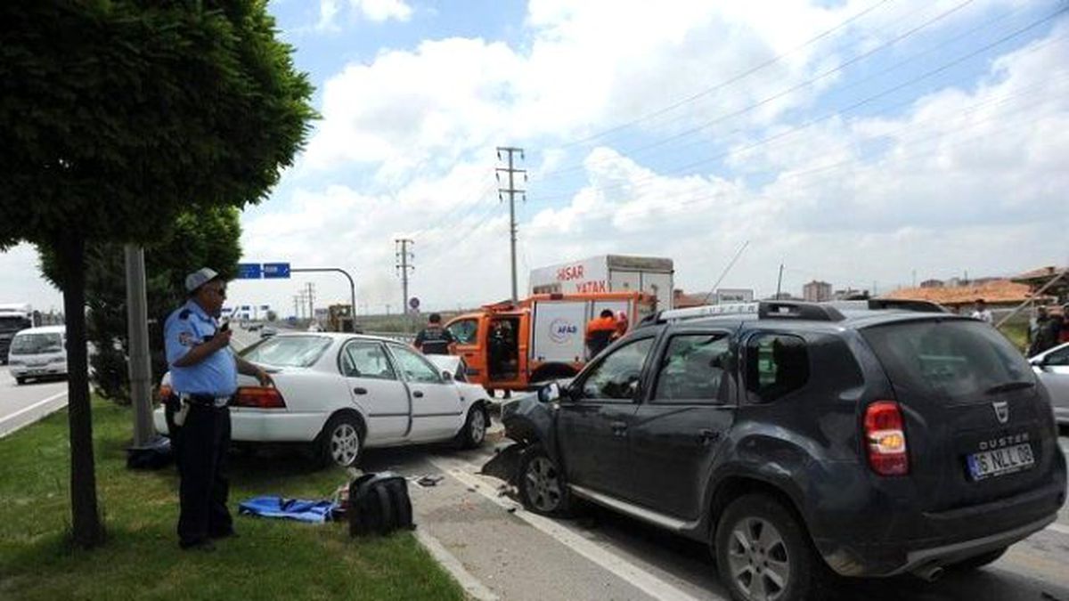 Afyonkarahisar\'da Trafik Kazası: 4 Yaralı