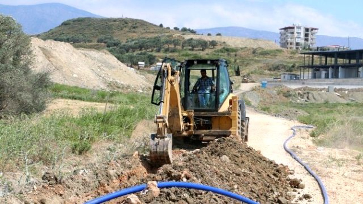 Antakya\'da İçme Suyu Şebekesi Döşeme Çalışmaları Devam Ediyor