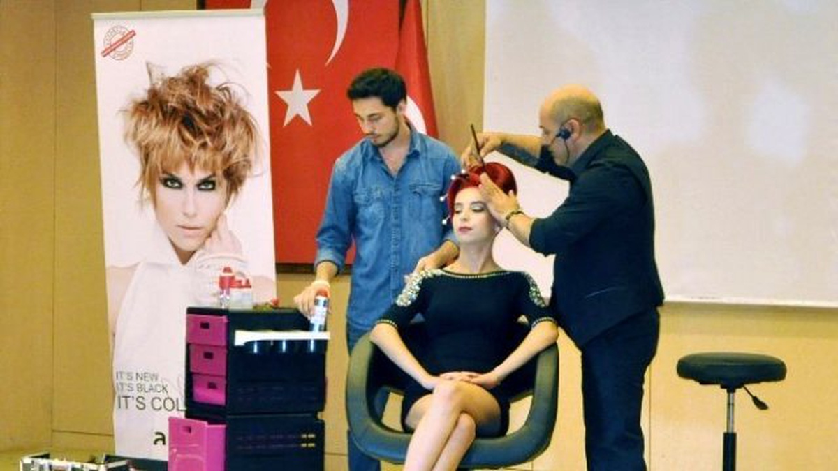 Antalya Kuaförler ve Manikürcüler Odası\'ndan Üyelerine Eğitim