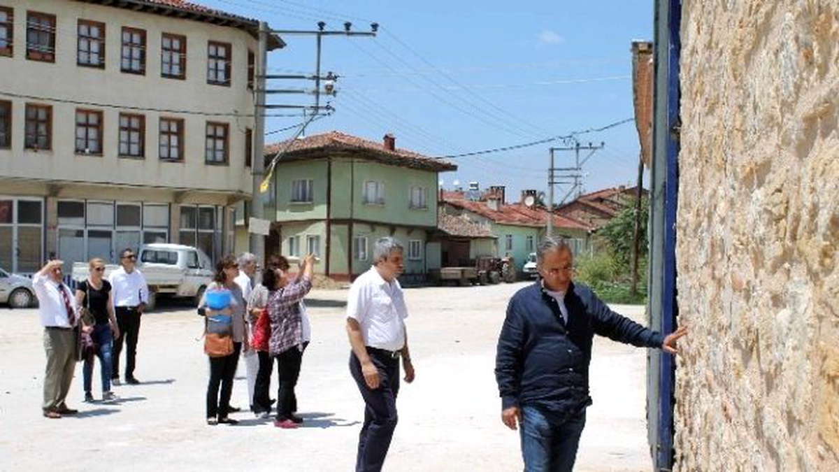 Bakanlık Yetkilileri 435 Yıllık Duvar İçin Yenişehir\'de