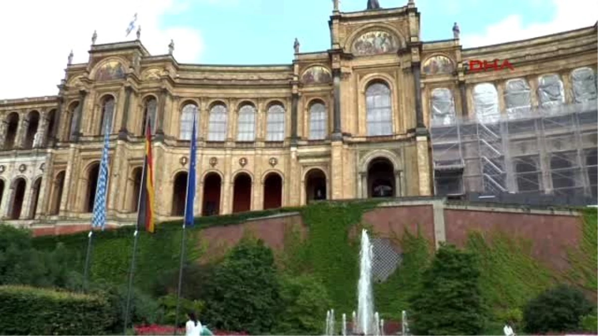Bavyera Parlamentosu\'nda Ezan Okundu... Parlamentonun 196 Yıllık Tarihinde İlk Kez İftar Verildi