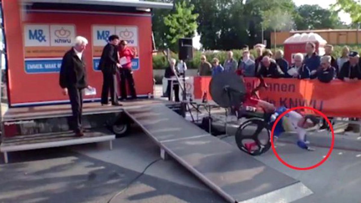 Bisiklet Yarışında Dengesini Kaybedince Kolunu Kırdı