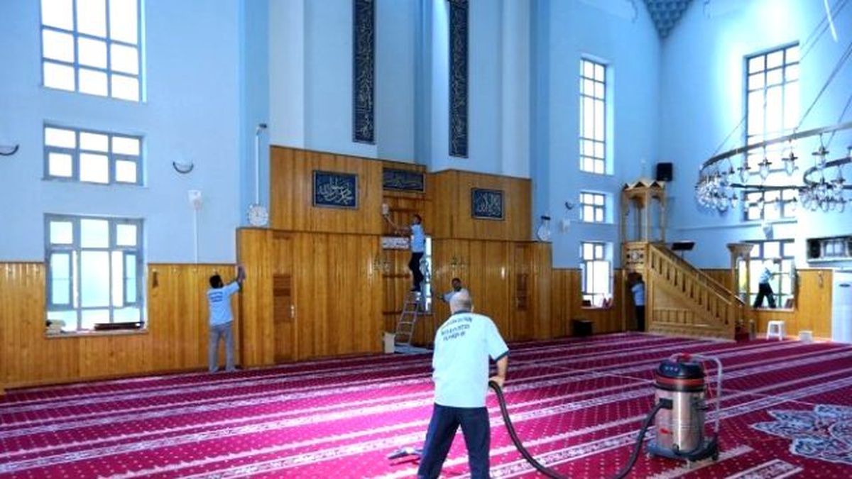 Büyükşehir\'den Camilere Temizlik Hizmeti