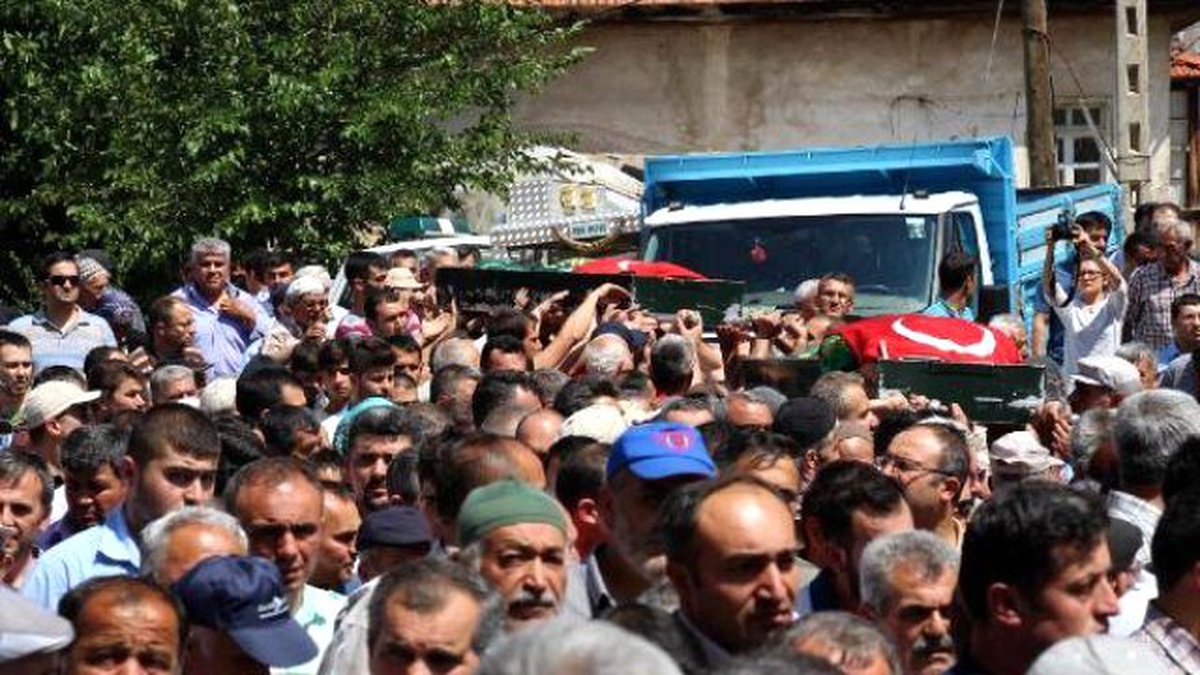 Cinayete Kurban Giden Kardeşler Toprağa Verildi