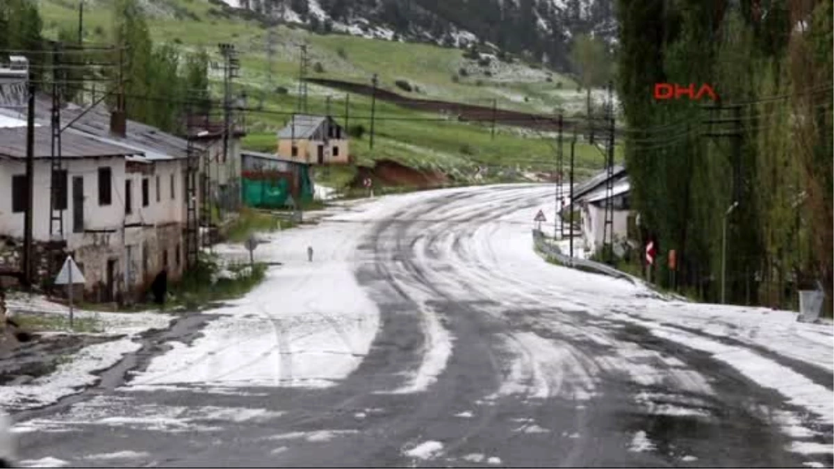 Erzurum\'da, Ceviz Büyüklüğünde Dolu Yağdı