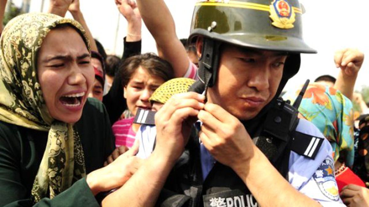 Eşleri Gözaltına Alınan Uygurlar Polisle Çatıştı: 18 Ölü