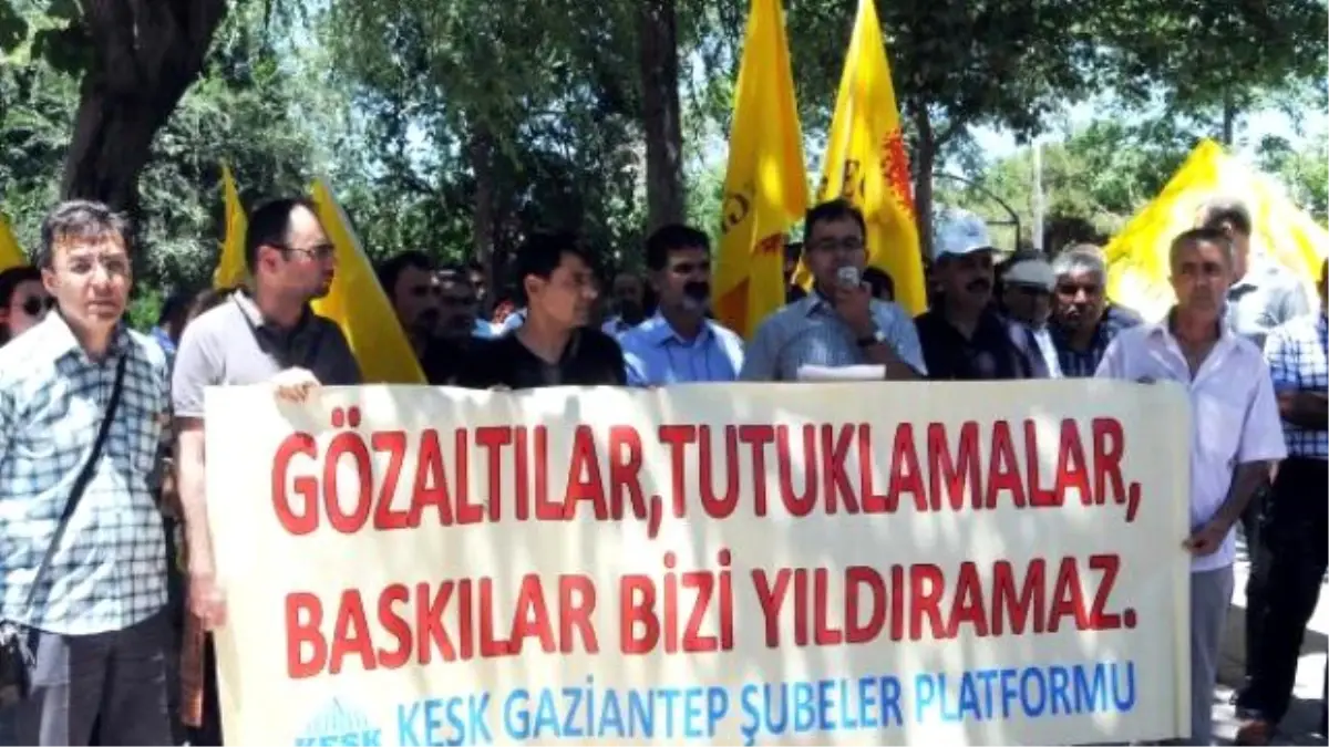 Gaziantep\'te, Eğitimcilerden Meslektaşlarının Açığa Alınmasına Tepki