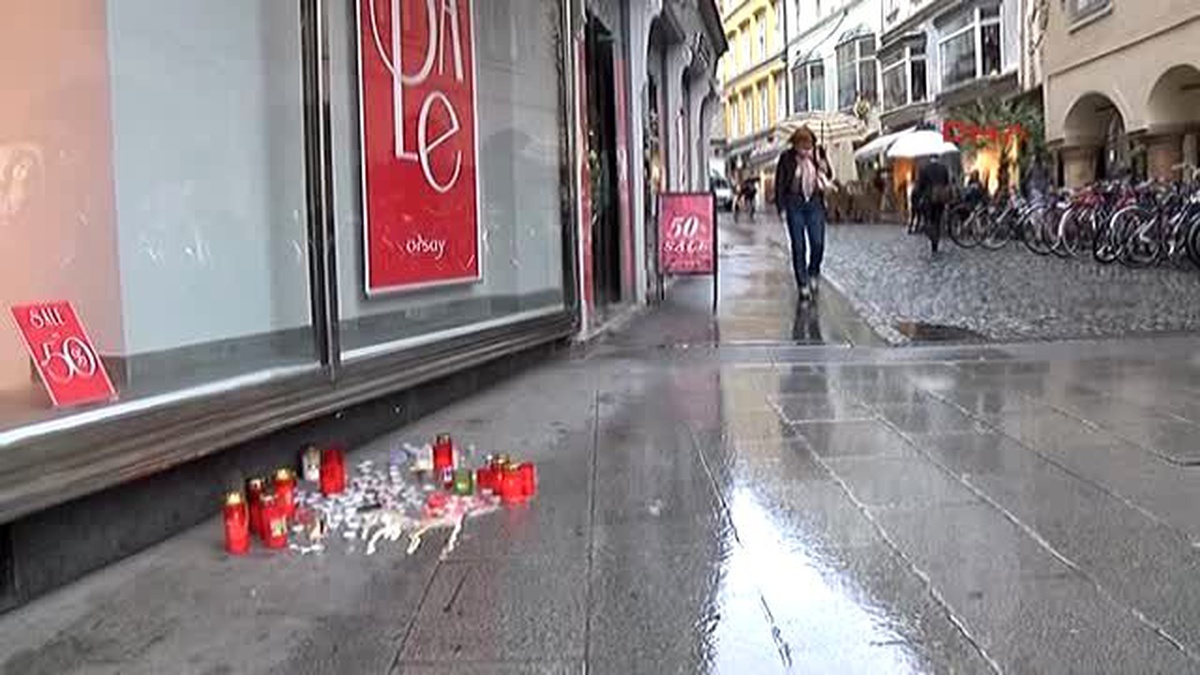 Graz\'da Trafik Terörü Kurbanı 3 Kişi Mumlarla Anıldı