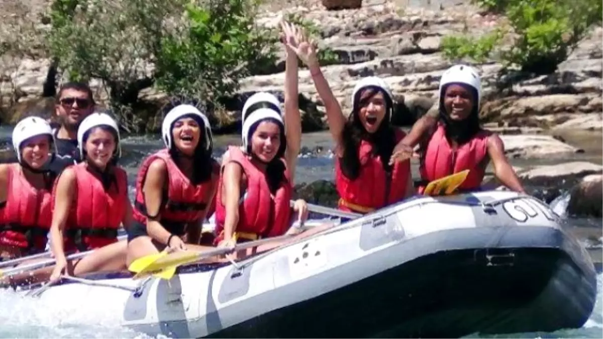 Güzeller Çamur Banyosu Yaptı (2)