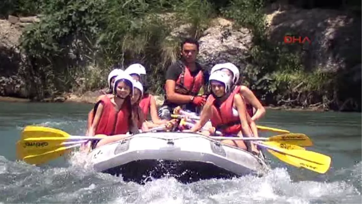 Güzeller Çamur Banyosu Yaptı