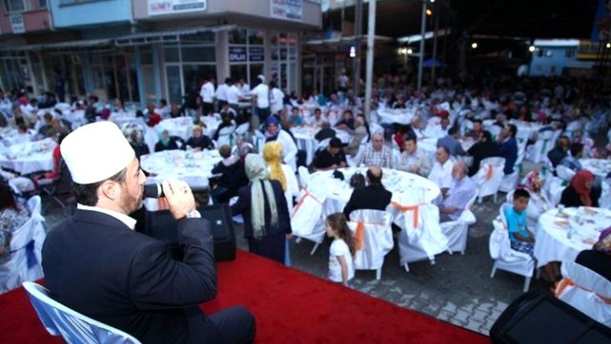 Huzur Sofraları Geyve\'de Kuruldu