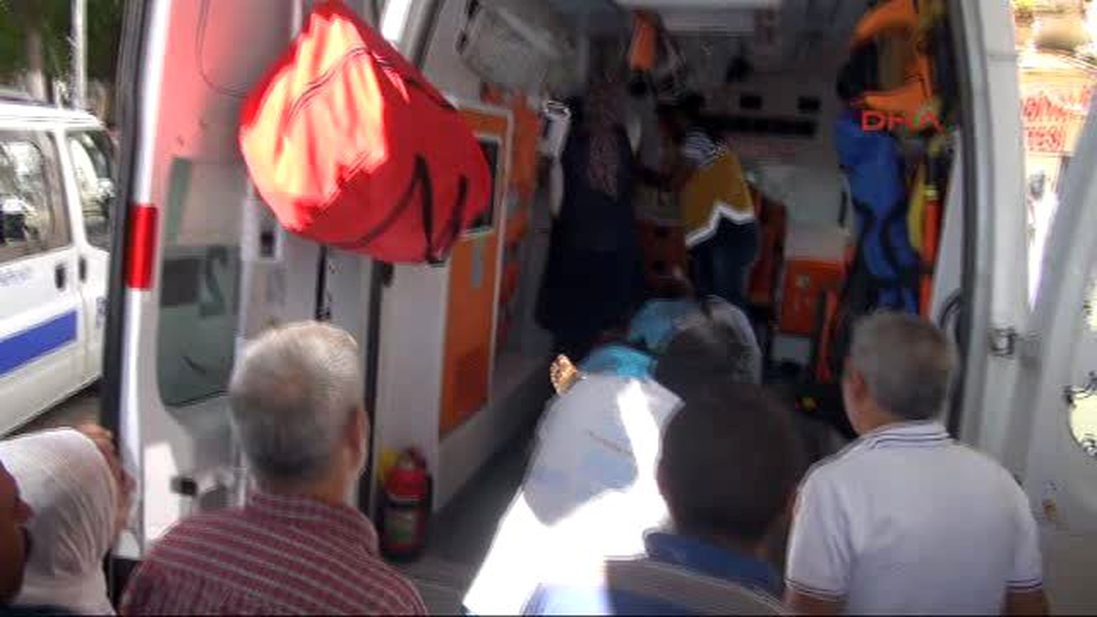 Işid Bombalı Araçla Kobani\'ye Saldırdı, Yaralılar Türkiye\'ye Getirildi