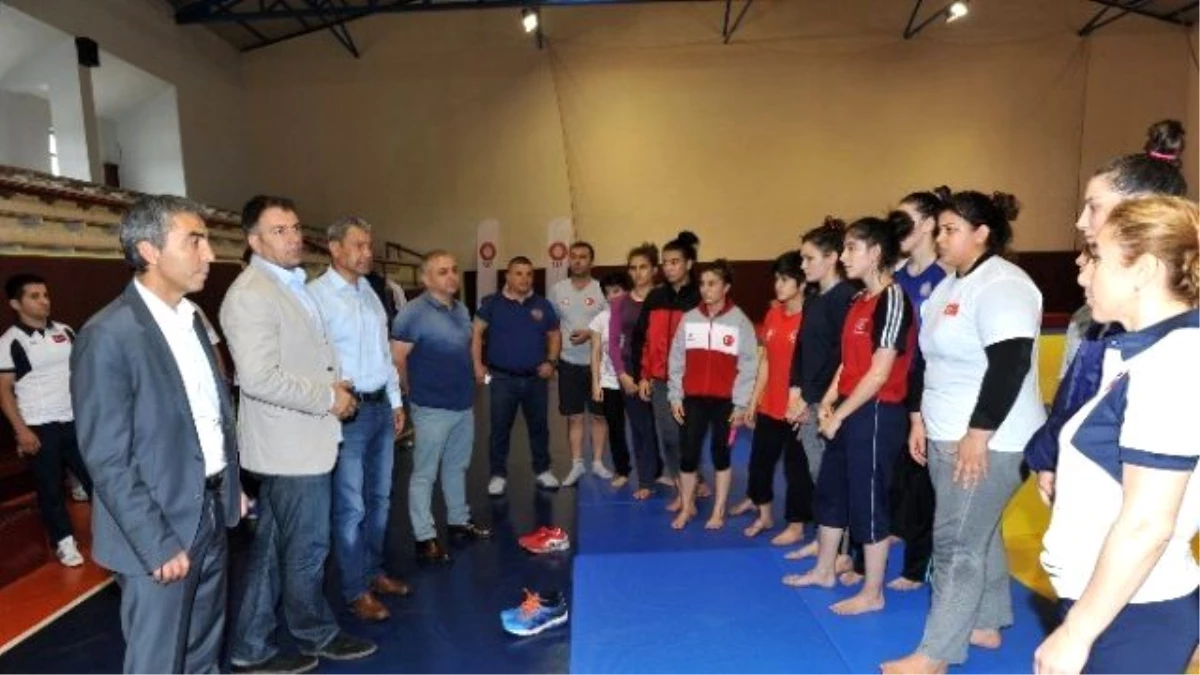 Judo Federasyonu Başkanı Uysal\'dan Judo Ümit Milli Takım Kampı\'na Ziyaret