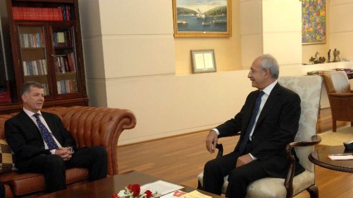 Kılıçdaroğlu, İngiltere Büyükelçisi Moore\'u Kabul Etti