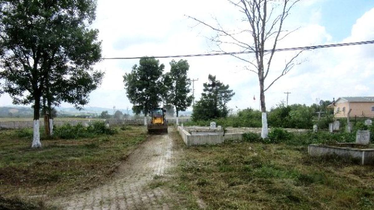 Mezarlıkların Bakımları Yapılıyor