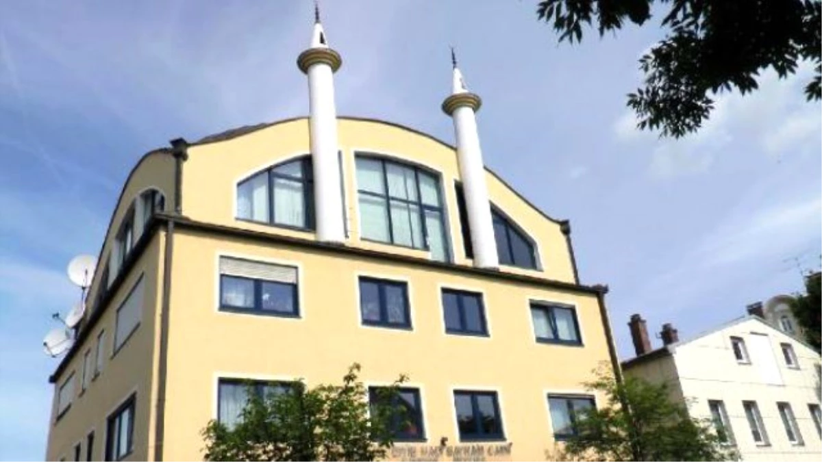 Münih\'te Bir Türk Camisi Kundaklanmak İstendi (2)