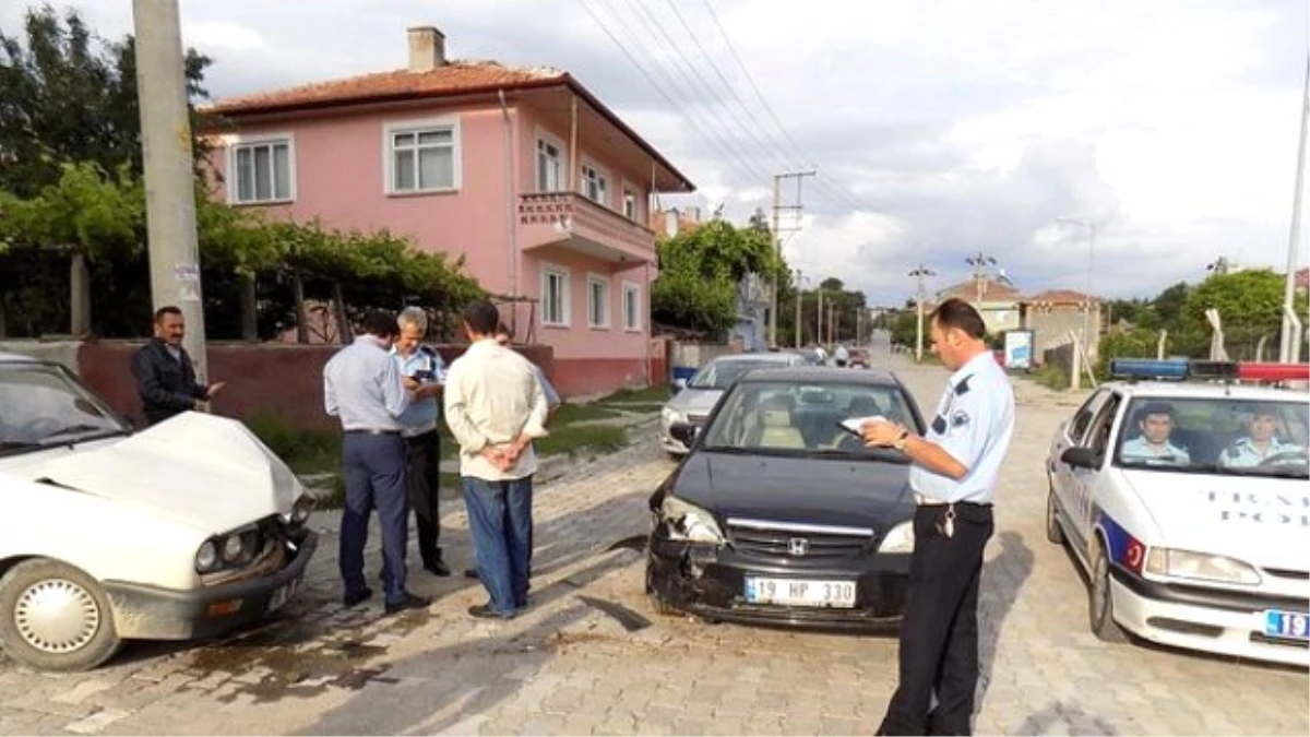 Osmancık\'ta Otomobiller Çarpıştı: 1 yaralı