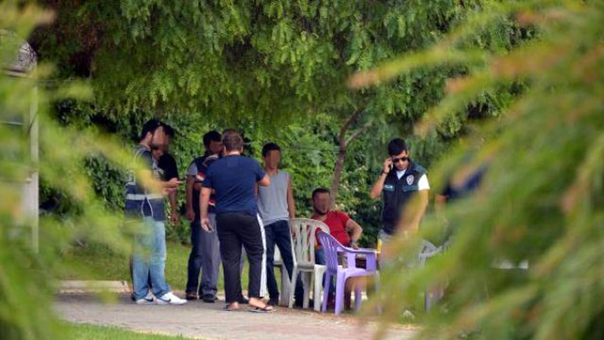 Parklarda Eğitimli Köpek Maya ile Uyuşturucu Aradılar