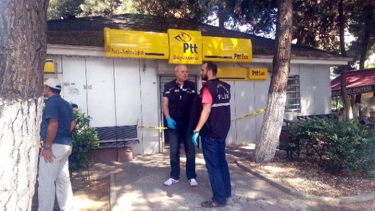 Polis Merkezinin Bitişiğindeki PTT\'de Silahlı Soygun