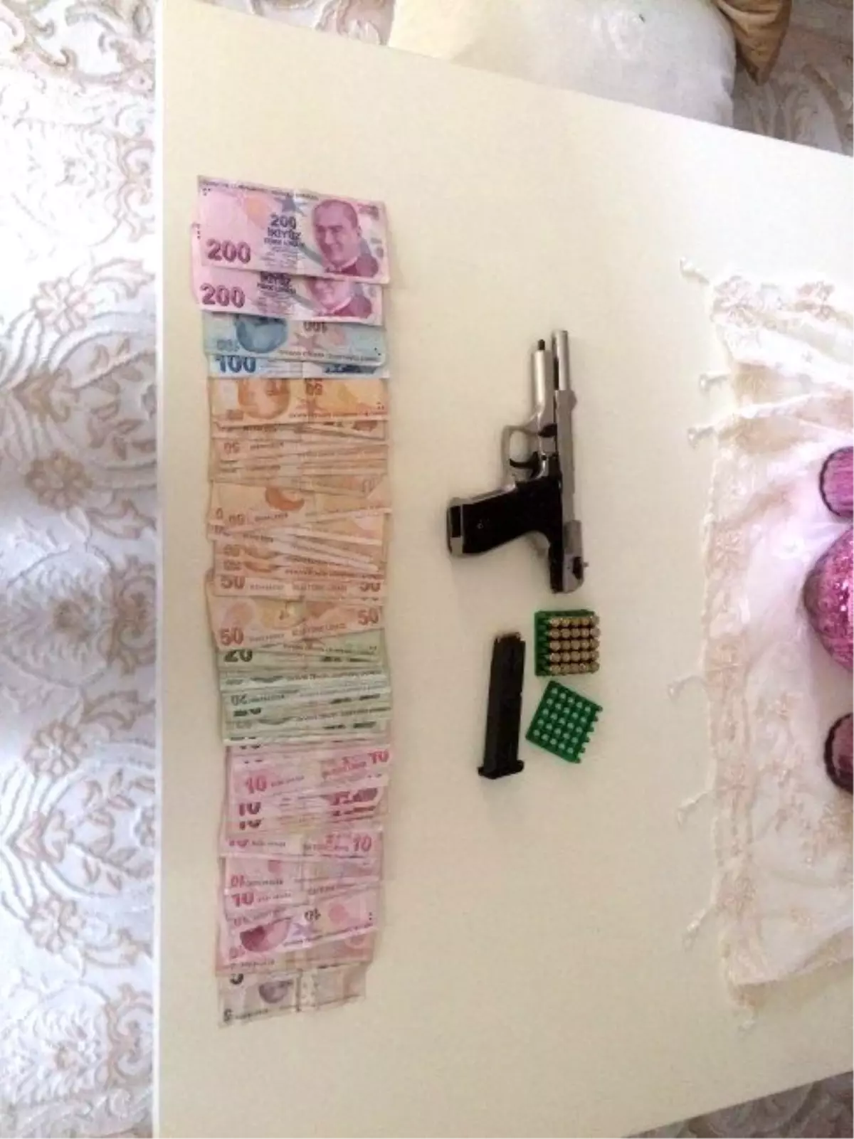 PTT Soyguncusu Evinde Paraları Sayarken Yakalandı