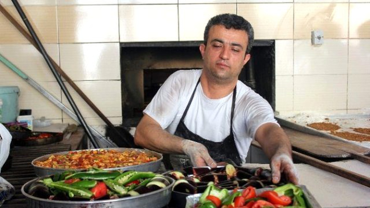 Ramazan\'da Fırıncılardan Yemeğe Özel Ekmek