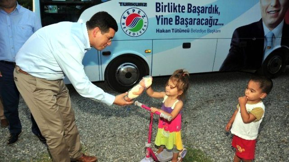 Tütüncü, İftar Yemeği Düzenlenen Mahallelerde Vatandaşlarla Bir Araya Geliyor