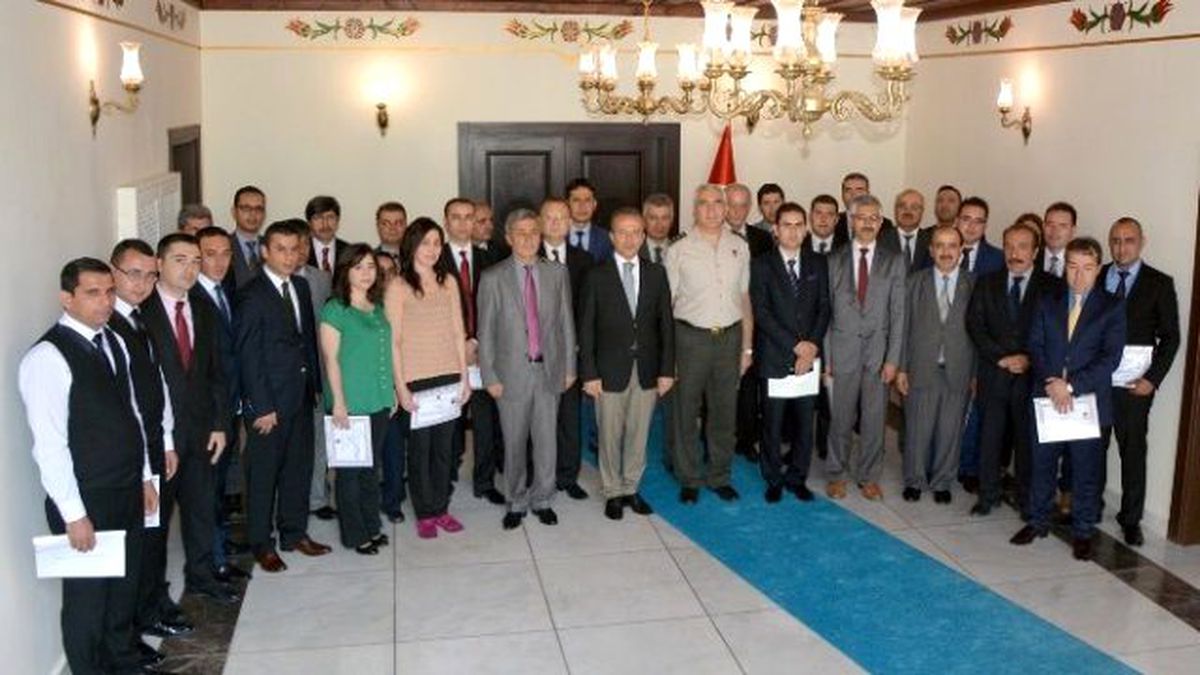 Vali Güner Başarılı Müdürleri Ödüllendirdi