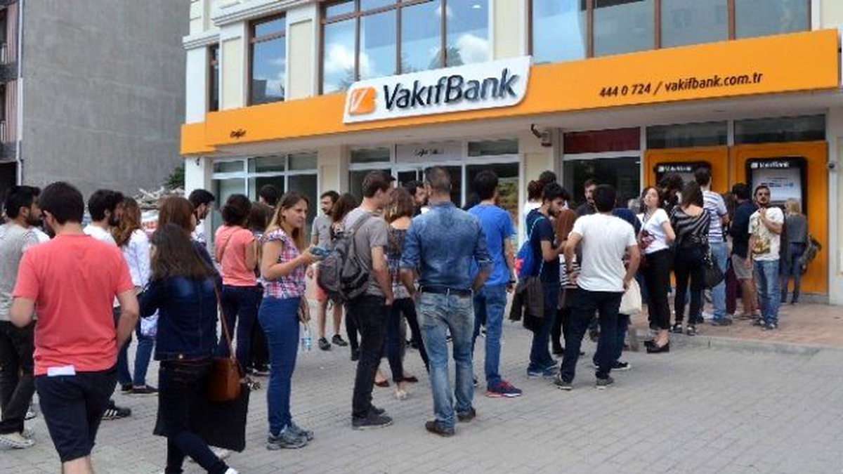 Yaz Okulları İçin Atm Kuyruğu