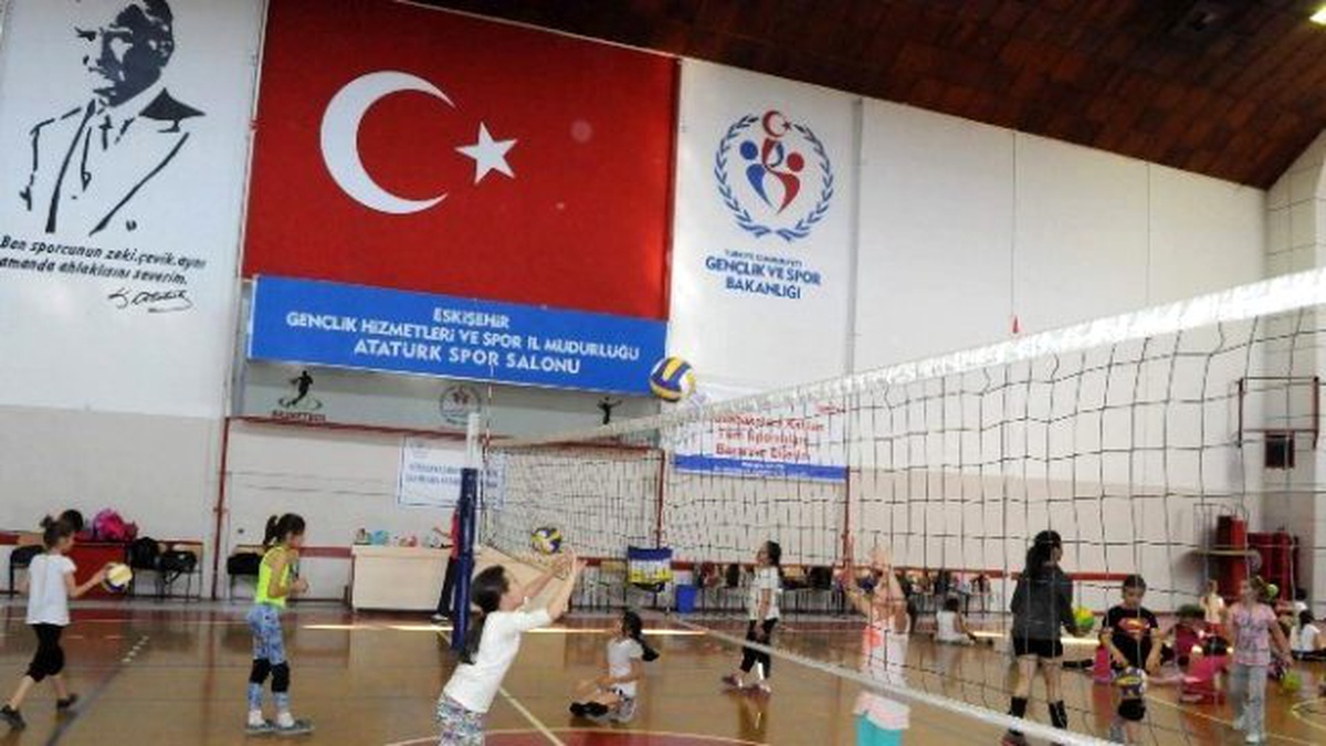 Yaz Spor Okullarında Voleybola Yoğun İlgi