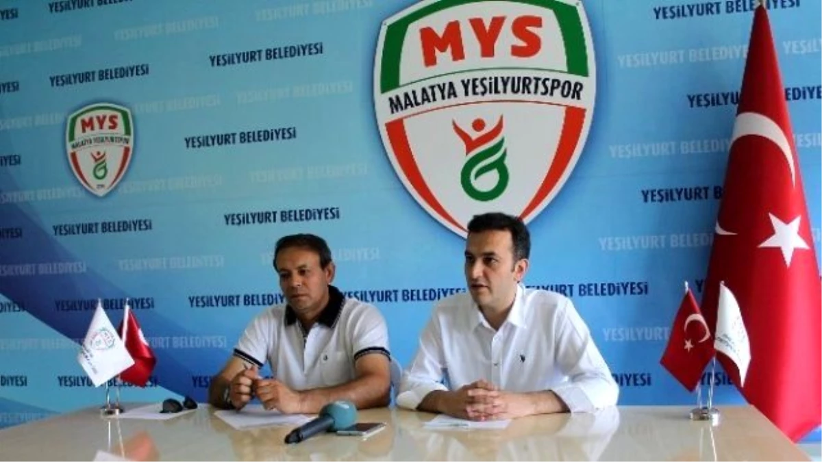Yeşilyurtspor\'da Taşar ile Resmi Sözleşme İmzalandı