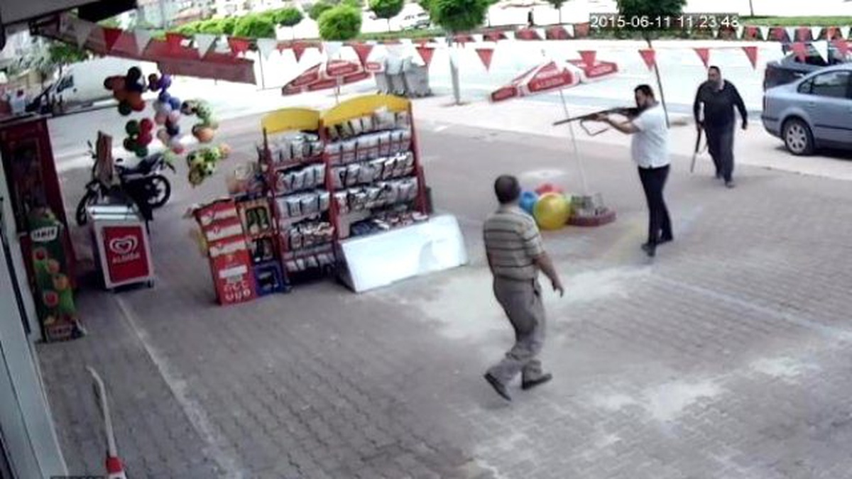 2 Kişinin Yaralandığı Pompalı Saldırı Güvenlik Kamerasında
