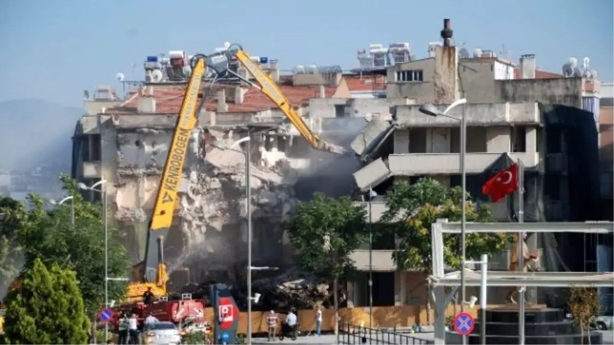 Aydın Vakıflar Yeni Binası İçin Yıkım Çalışmaları Başladı