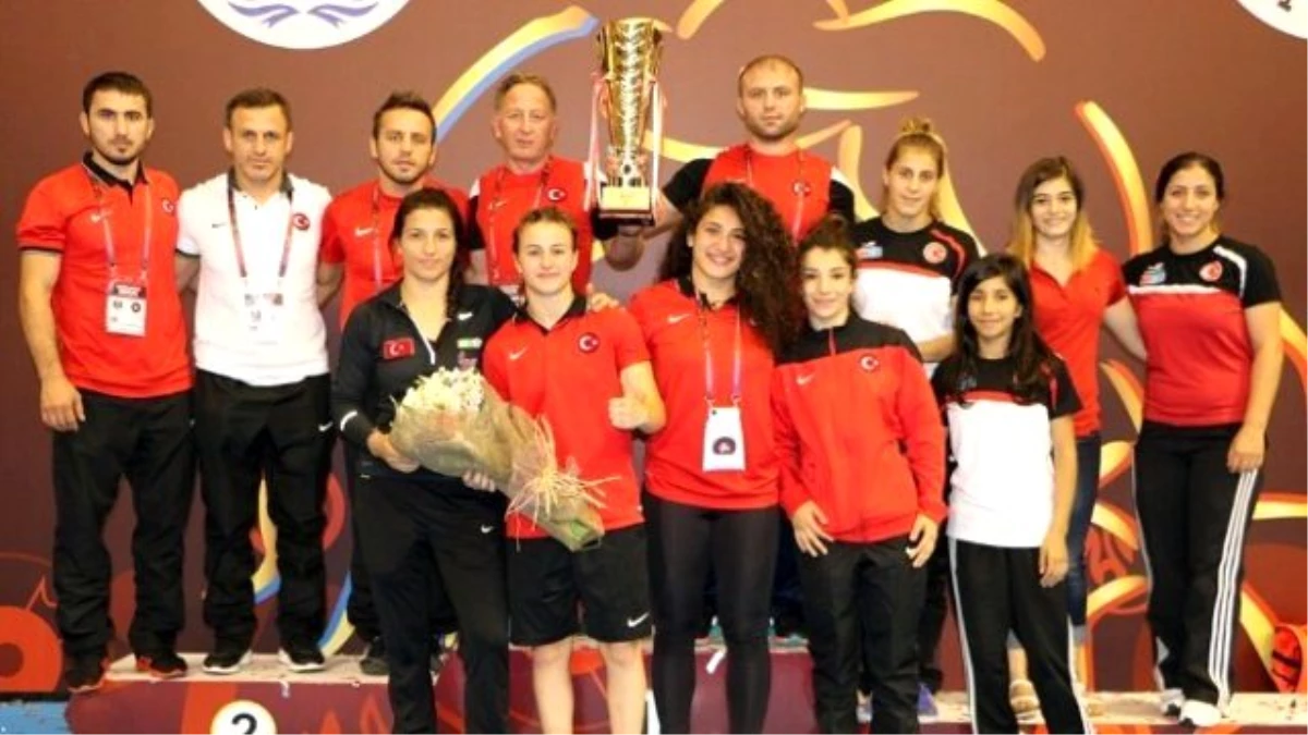 Bakan Çağatay Kılıç, Avrupa Güreş Şampiyonası\'nda Madalya Kazanan Sporcuları Tebrik Etti
