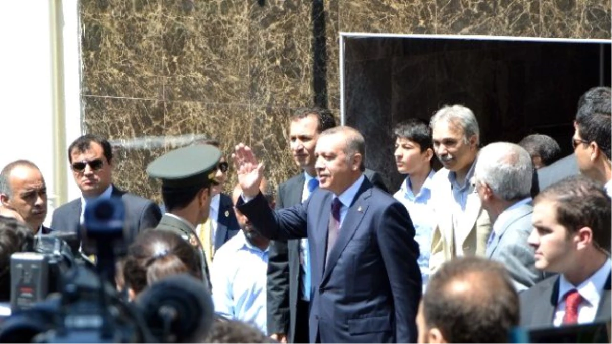 Cumhurbaşkanı Erdoğan Cuma Namazını Sarıyer\'de Kıldı