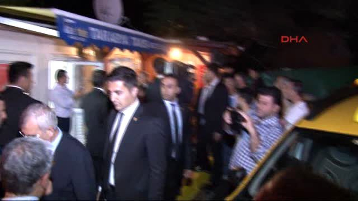 Cumhurbaşkanı Erdoğan\'dan Gece Yarısı Taksi Durağı Ziyareti