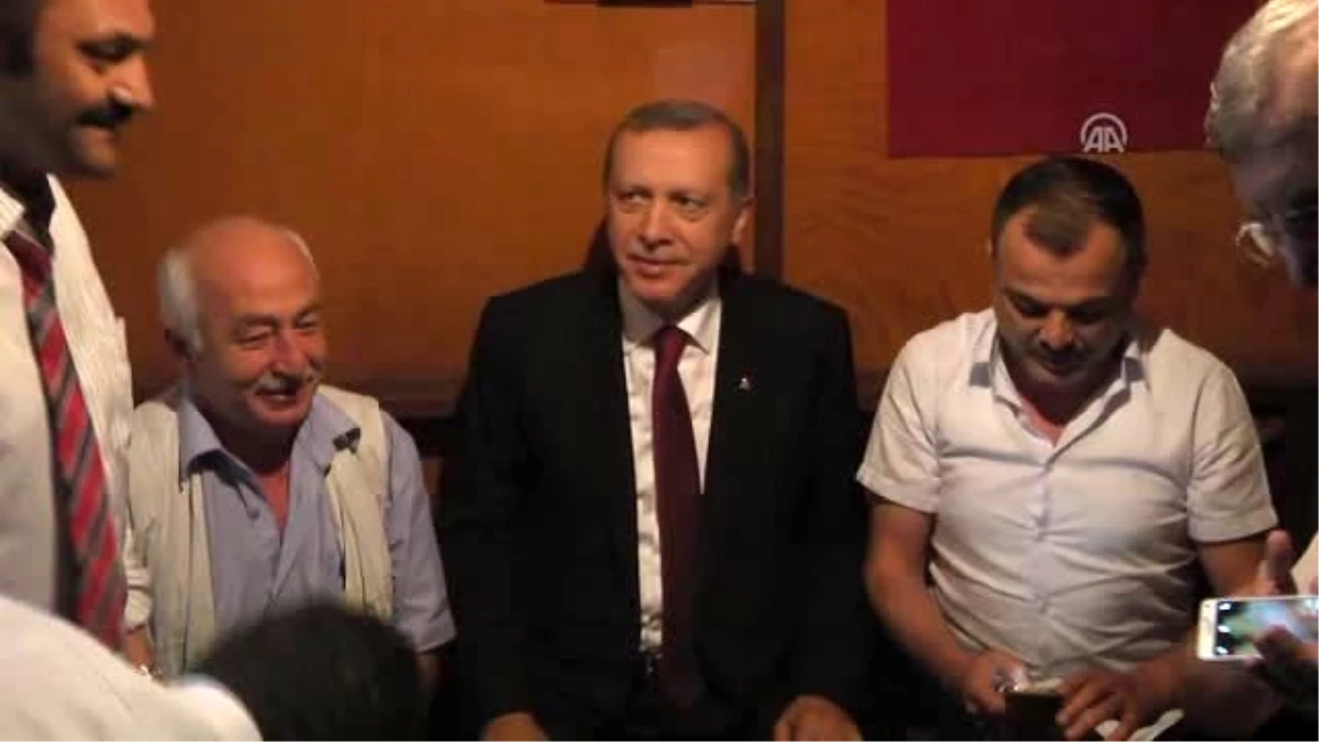 Cumhurbaşkanı Erdoğan\'dan Taksi Durağı Ziyareti