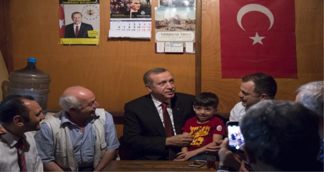 Cumhurbaşkanı Erdoğan\'dan Taksi Durağı Ziyareti