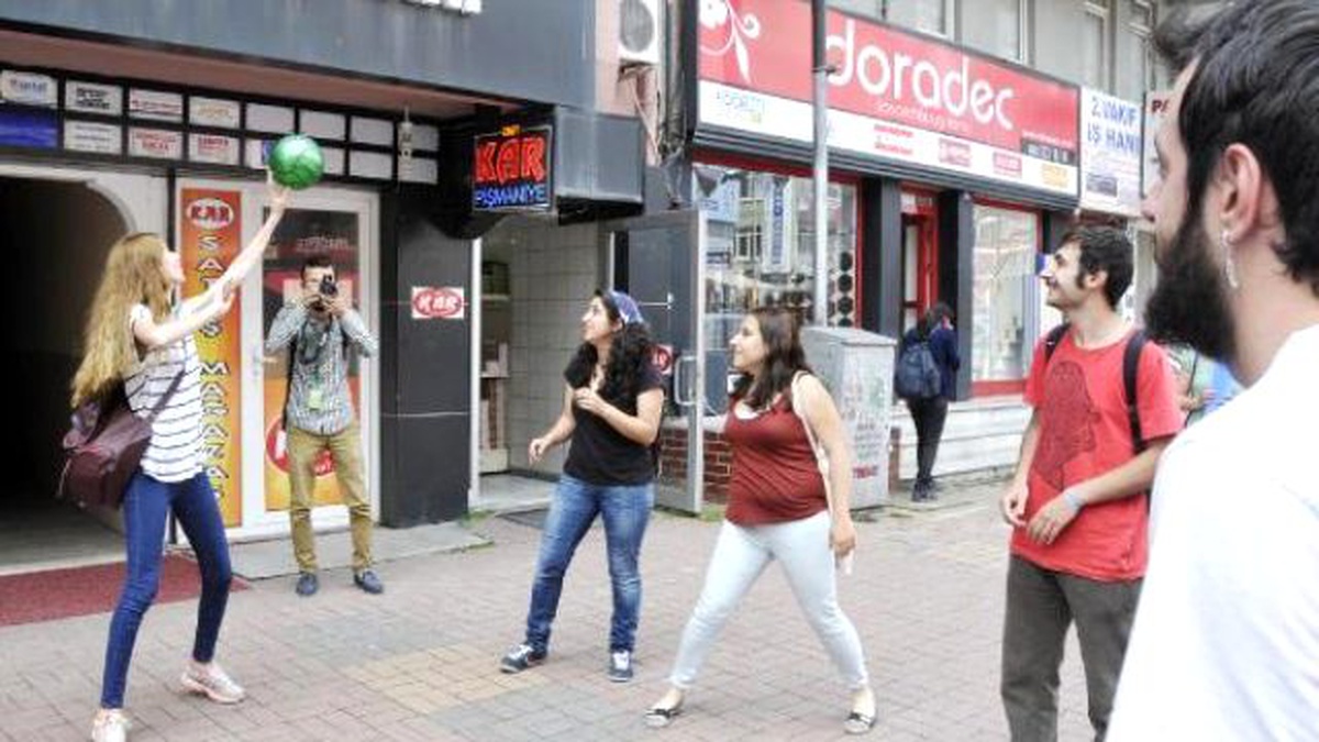 Cumhurbaşkanlığı Sarayı\'na Kargoyla Top Gönderdiler