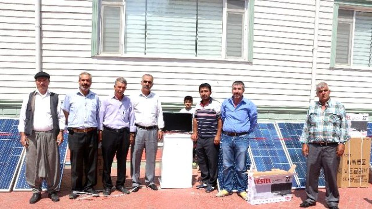 Diyarbakır\'da Arıcılara Güneş Enerjisi Paneli Verildi