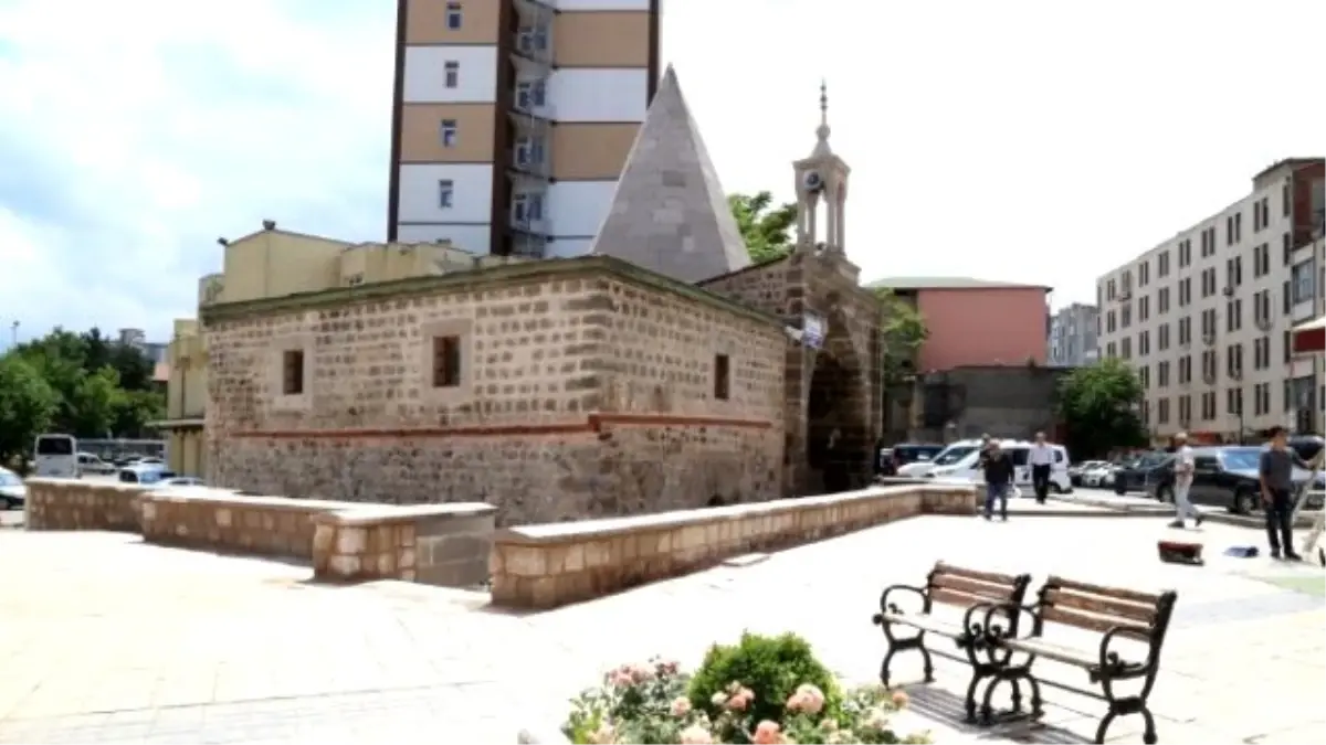 Emir Sultan Camii İbadete Açıldı