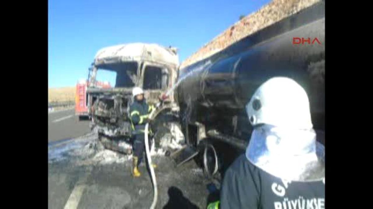 Ham Petrol Yüklü Tanker Alev Aldı, İçindeki Kur'an Yanmadı