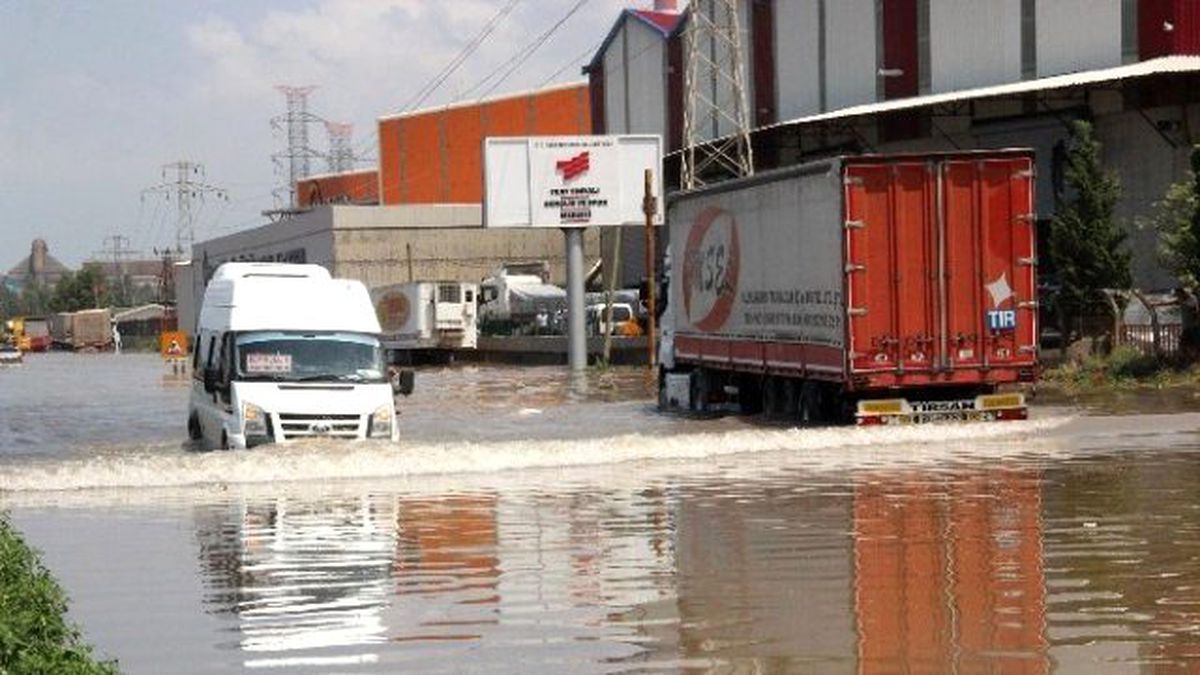 İskenderun\'u Sel Vurdu