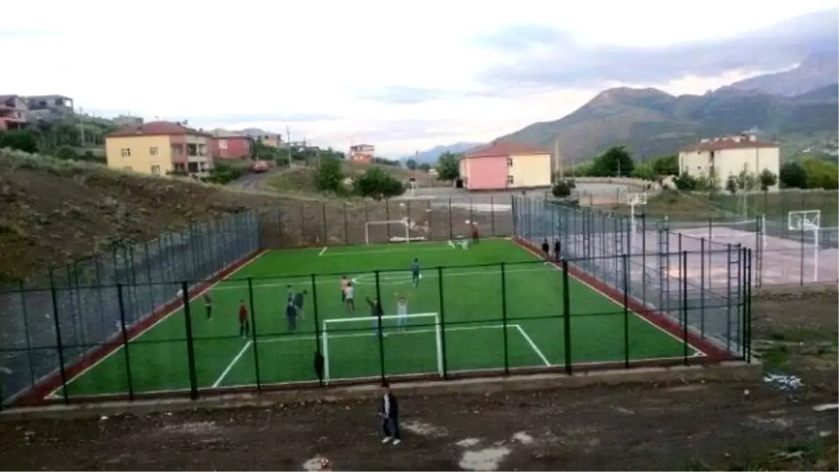 Niğde İl Özel İdaresi Niğde\'nin Her Yerine Futbol Sahası Yapıyor