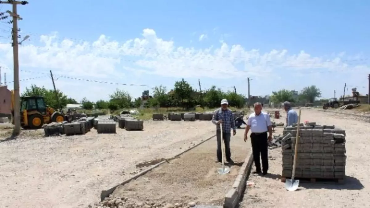 Samsat Belediyesi Yol Çalışmalarına Devam Ediyor